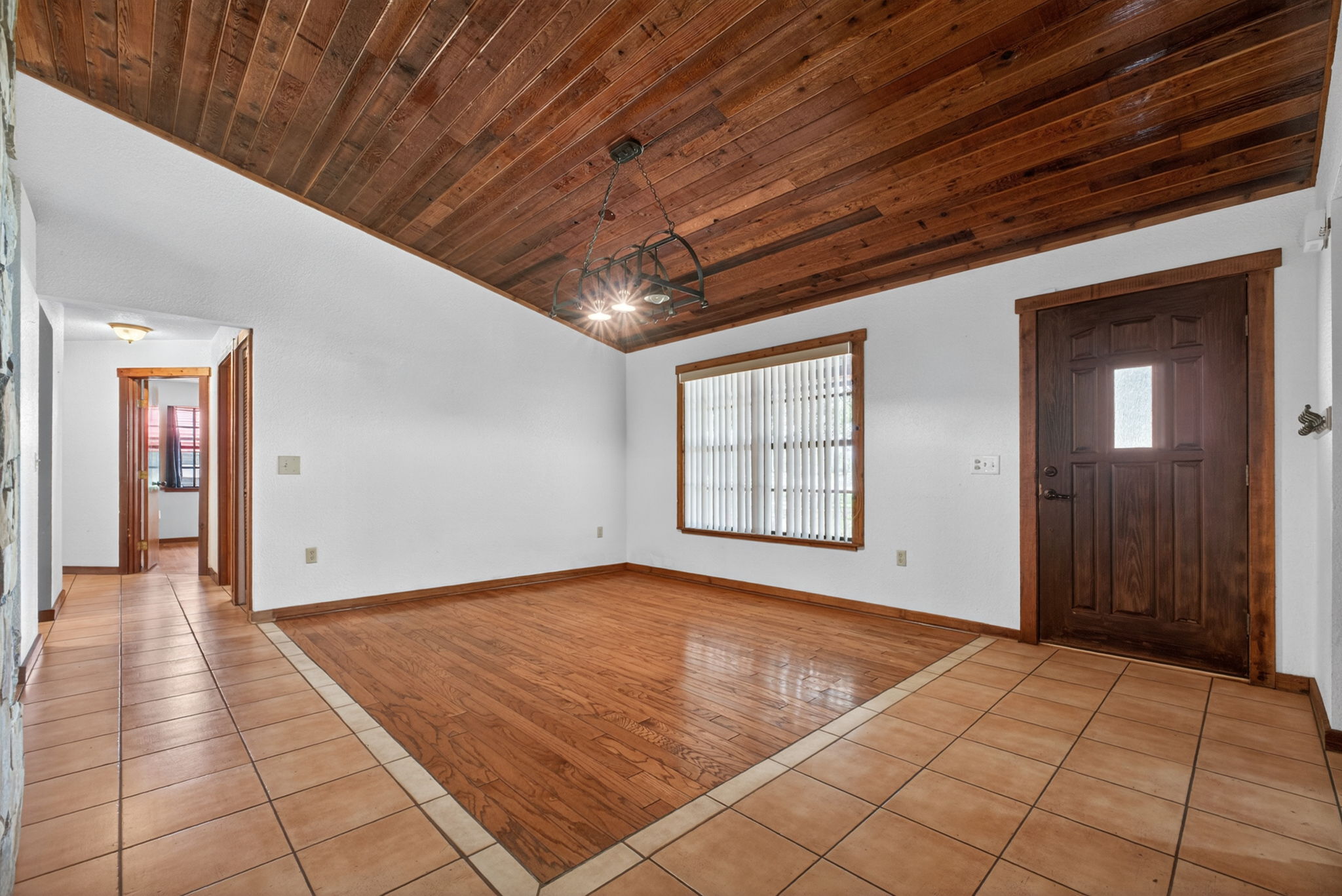 9142 Lake Downs Way — frame 2